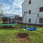 In Croatia Near The Adriatic Coast Apartment Galizana