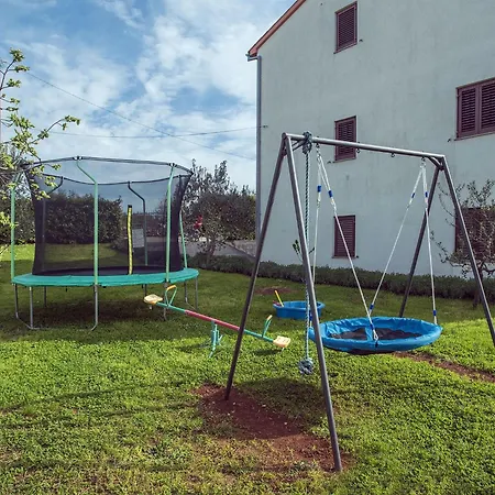 Nicely Decorated With Private Pool Apartment Galizana